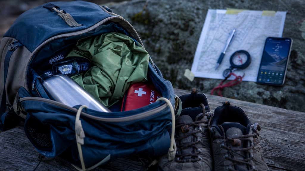 Préparer un trek en montagne : 8 semaines, sac léger et météo sans panique